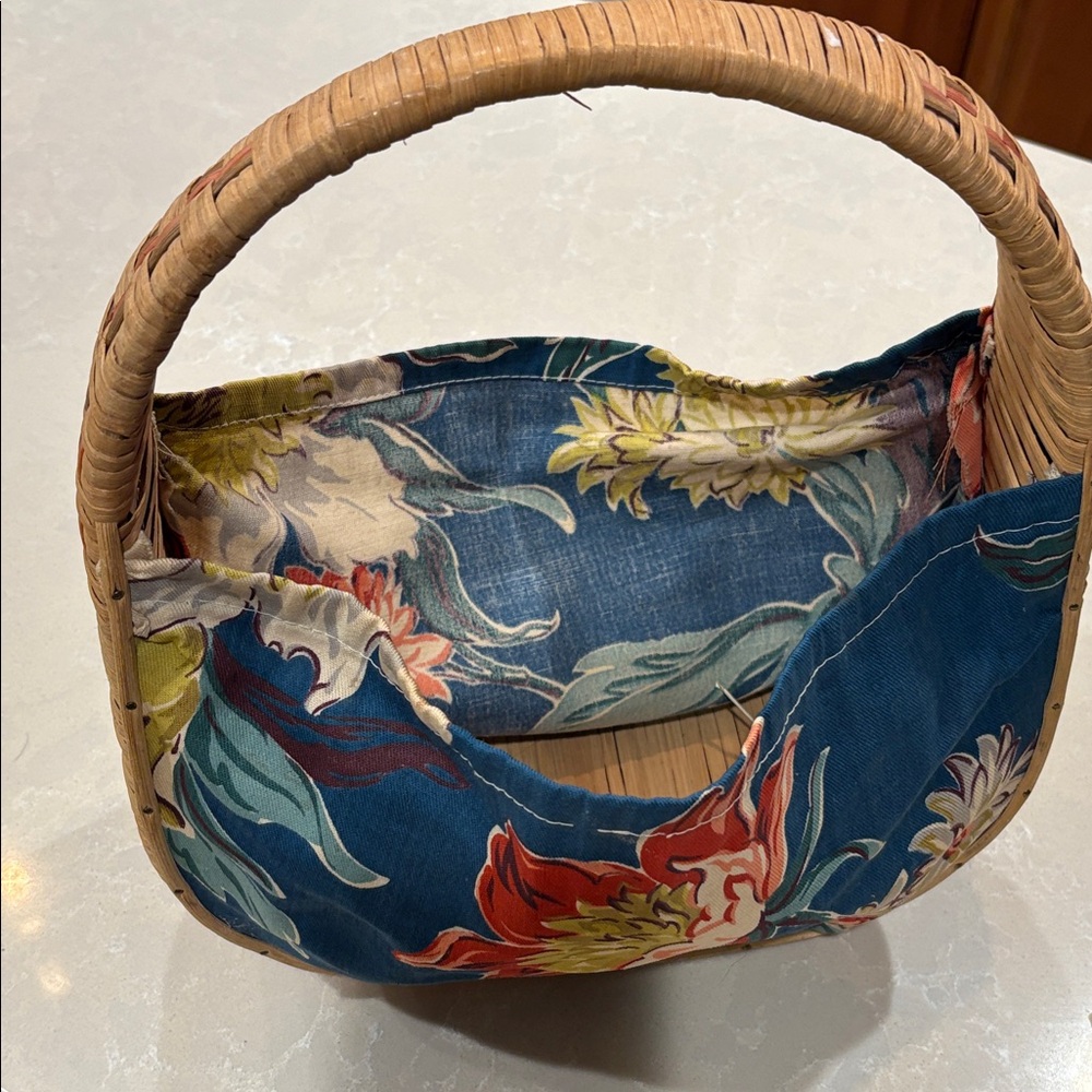 1940s Floral Blue and Tan Women's Rattan Bag